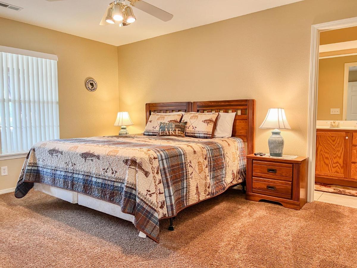 Lake Front 2Br Walk-In With Large Deck - Free Tickets Included - 79-1 Branson Bagian luar foto