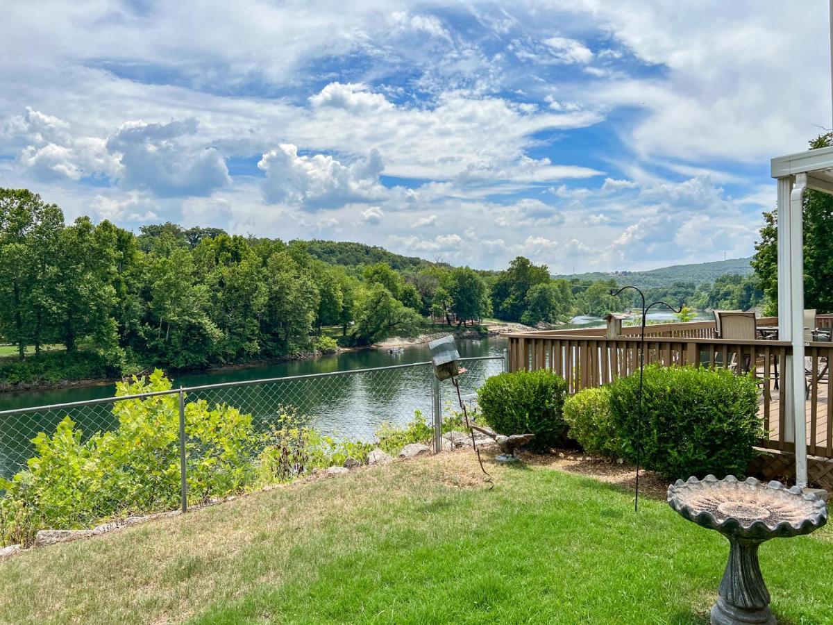 Lake Front 2Br Walk-In With Large Deck - Free Tickets Included - 79-1 Branson Bagian luar foto