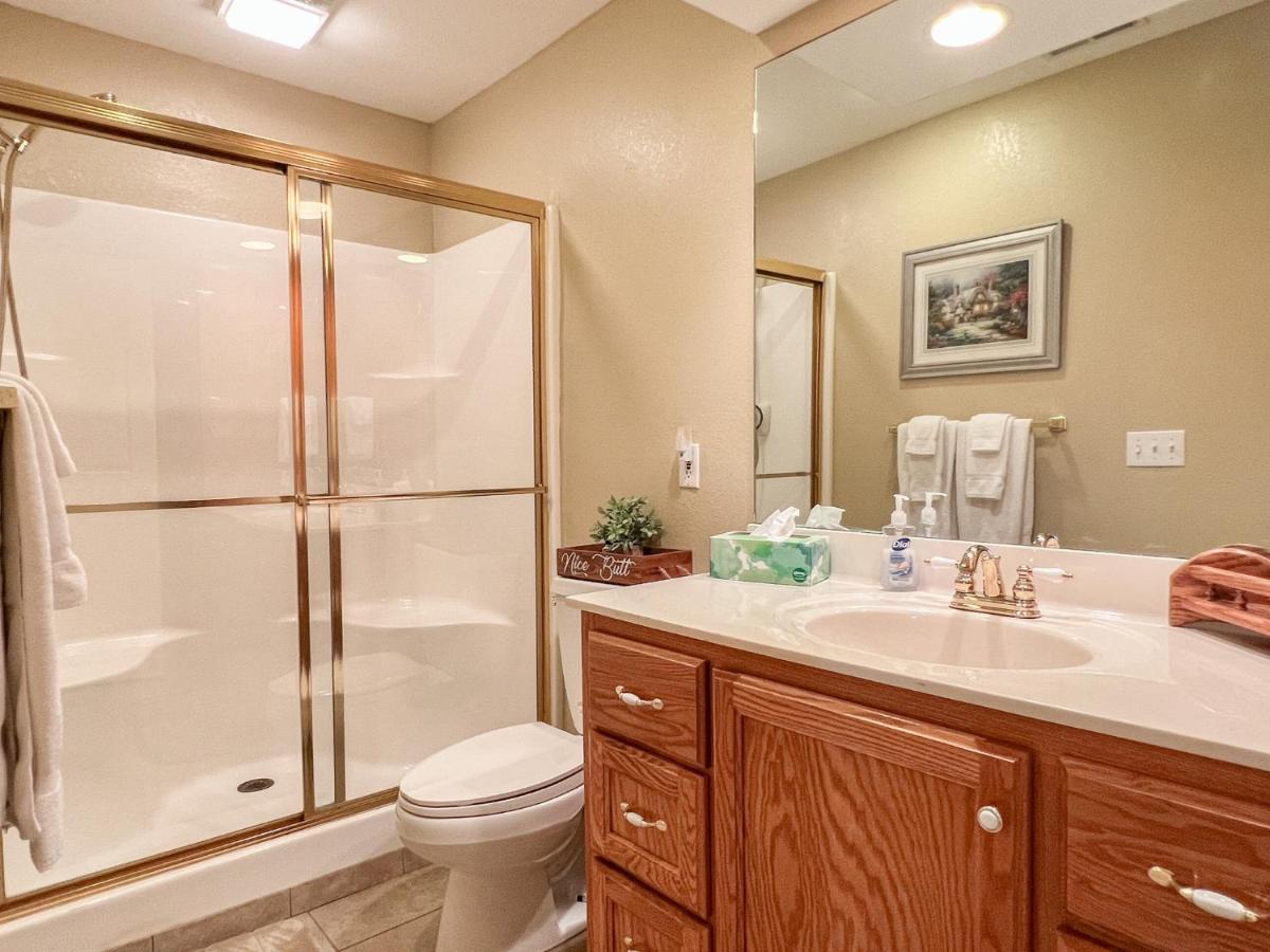 Lake Front 2Br Walk-In With Large Deck - Free Tickets Included - 79-1 Branson Bagian luar foto