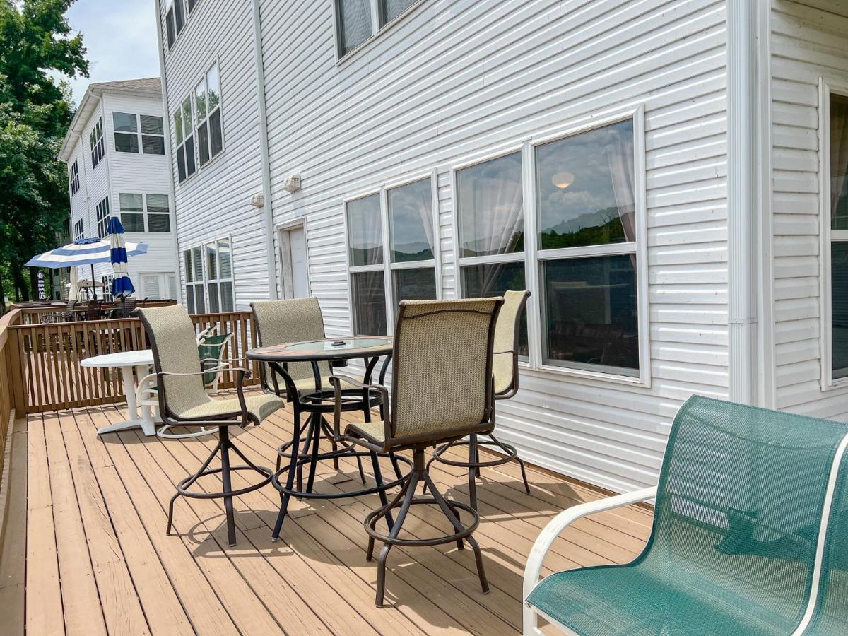 Lake Front 2Br Walk-In With Large Deck - Free Tickets Included - 79-1 Branson Bagian luar foto